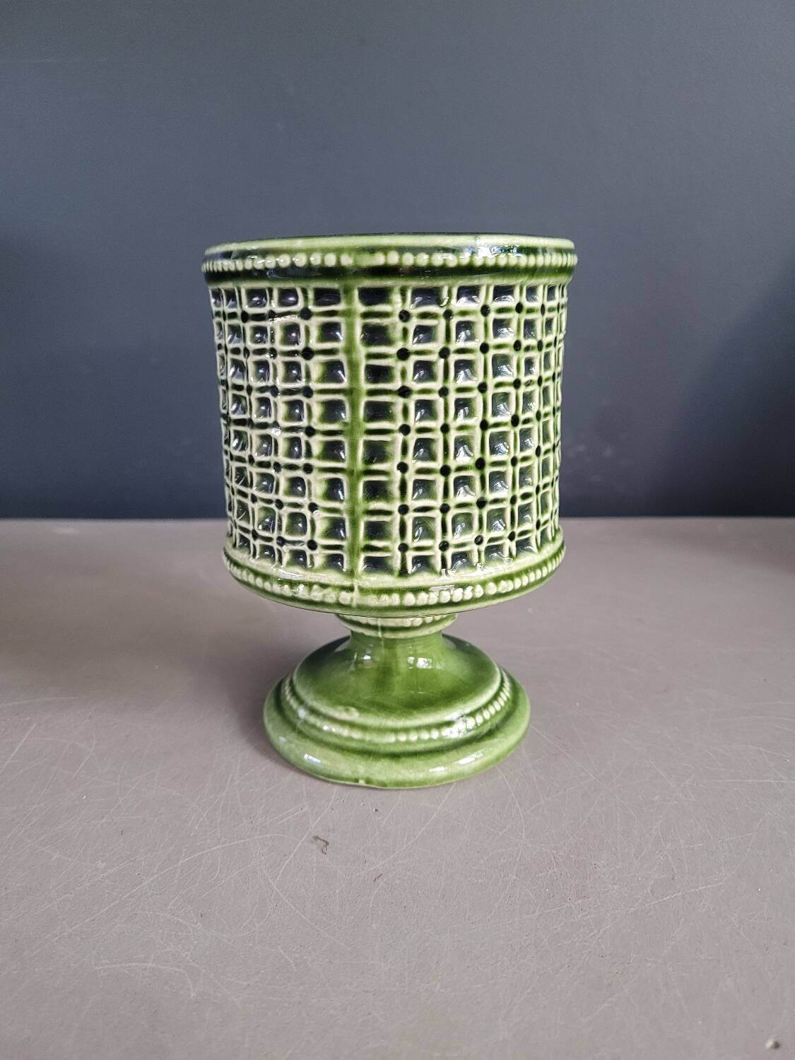 Ceramic flowerpot on stand