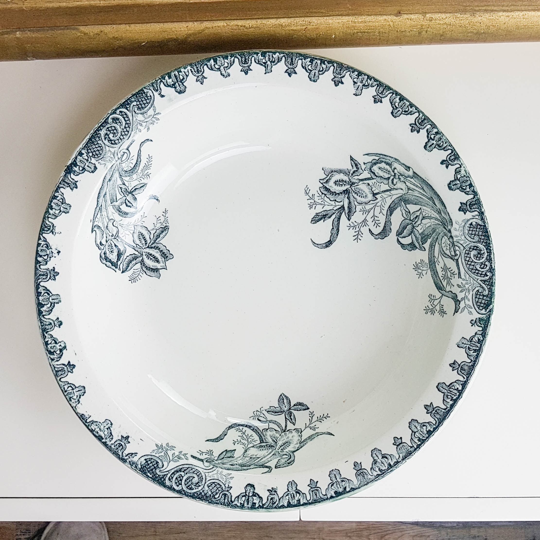 Grand plat creux « Iris «  Terre de fer Saladier