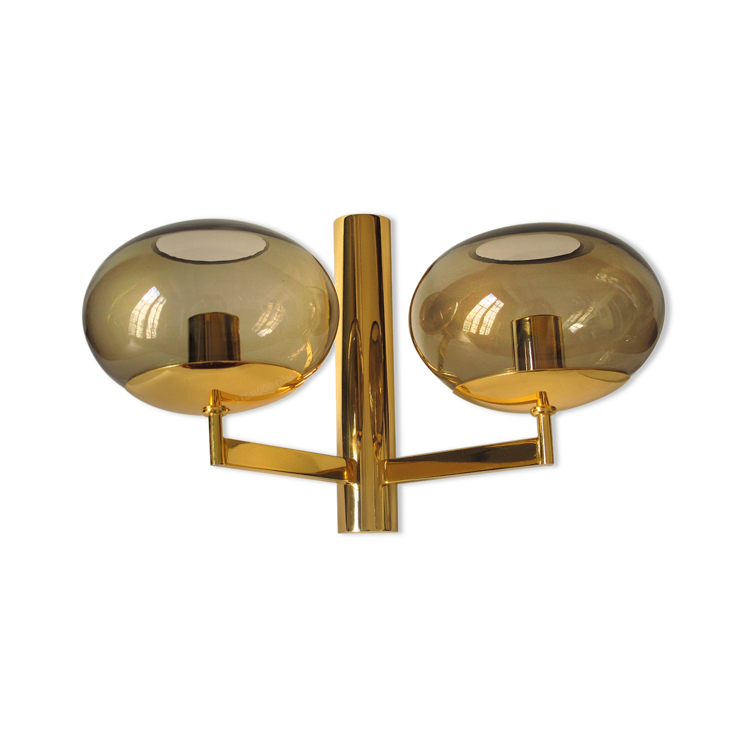 Duo wall lamps. Golden metal and smoked glass from Sciolari 1970