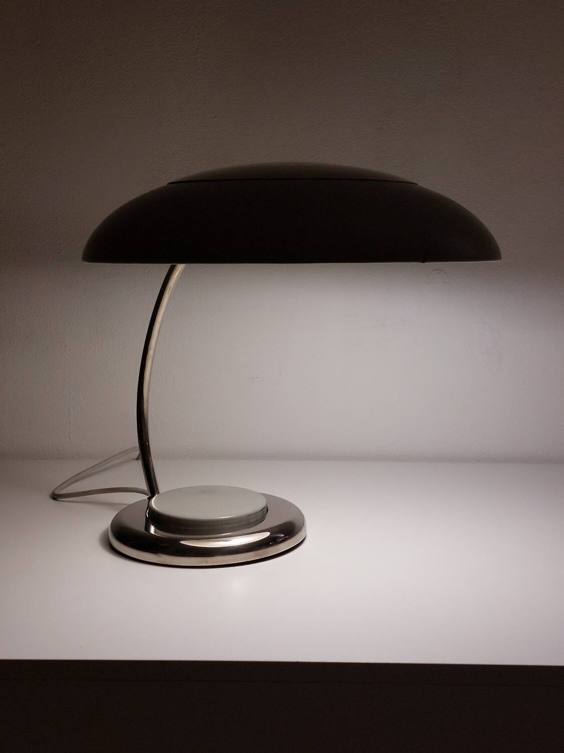 Rare lampe de bureau vintage, lampe de table RDA bleu clair chromé