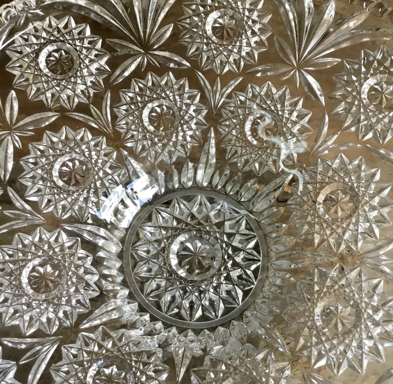 Coupe à fruits en verre ciselé