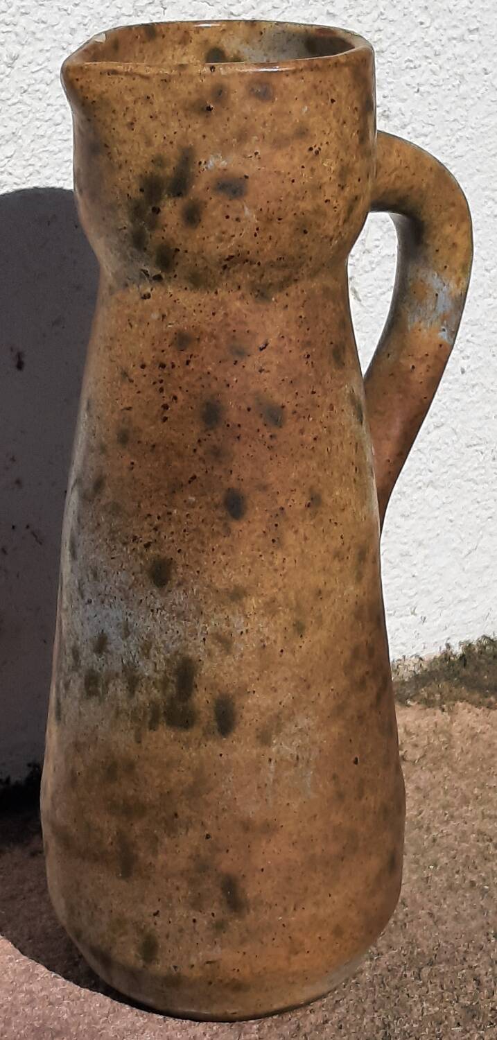 Ceramic vase (or pitcher), signed. (Agnès Escala, Vallauris)