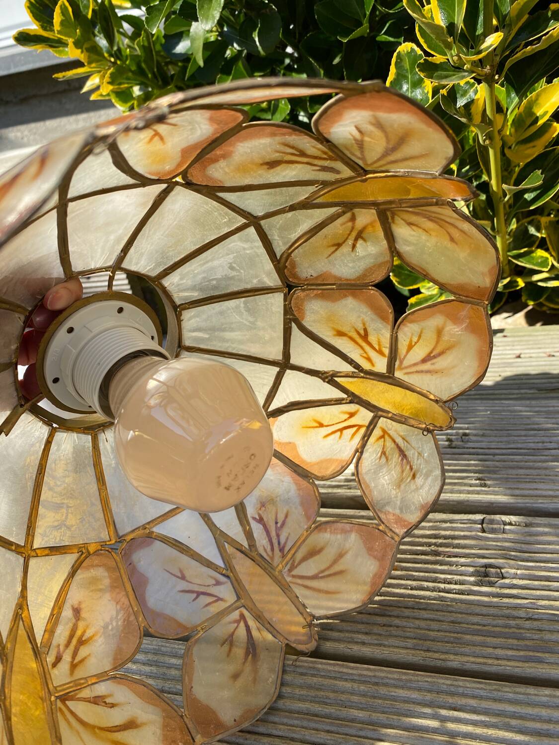 Suspension nacre et laiton papillons