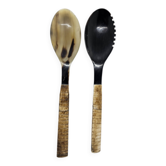 Serving cutlery set in buffalo horn and ribbed bone handle