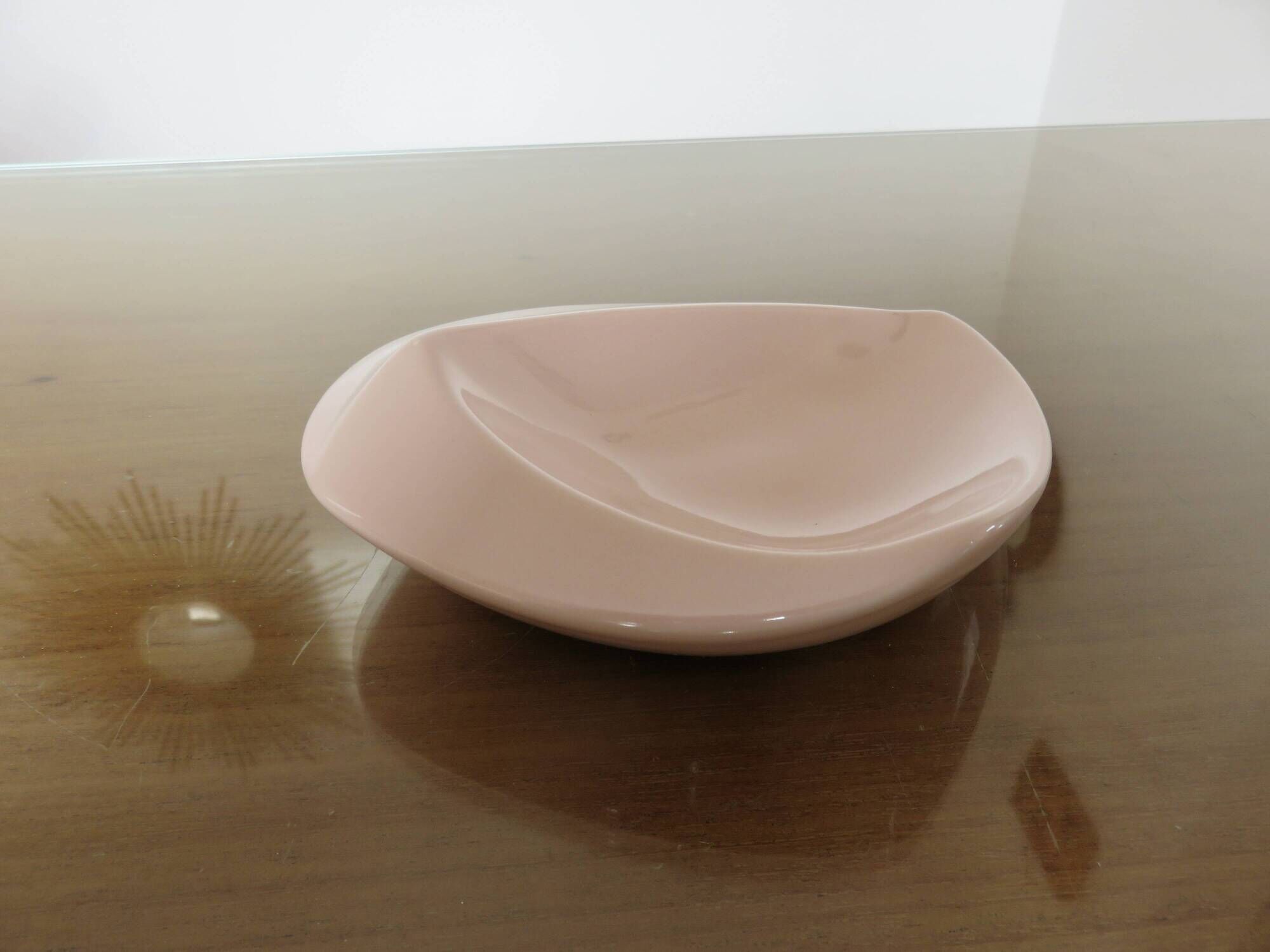 Vide poche en céramique rose de forme libre, 1950, vintage