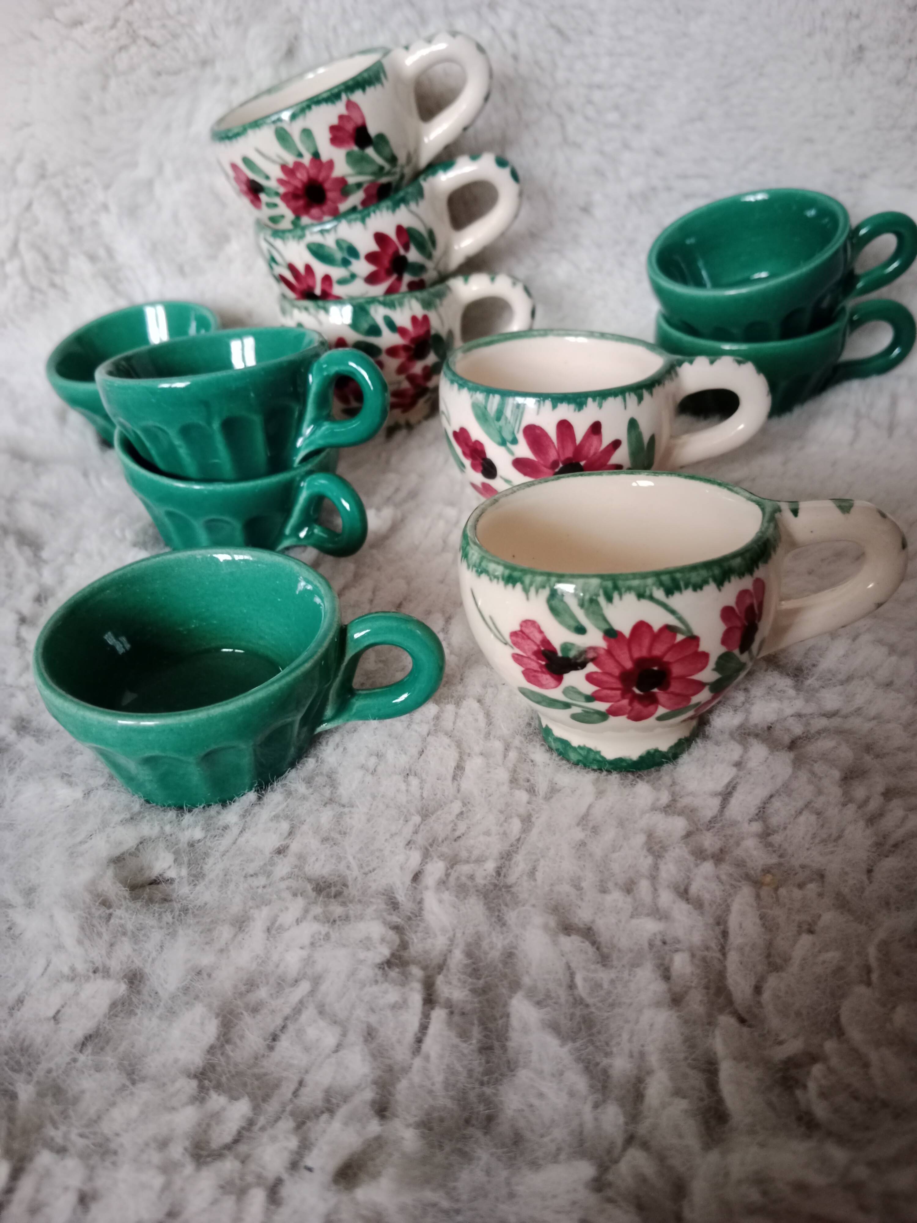 Set of small vintage, flowery and green bowls