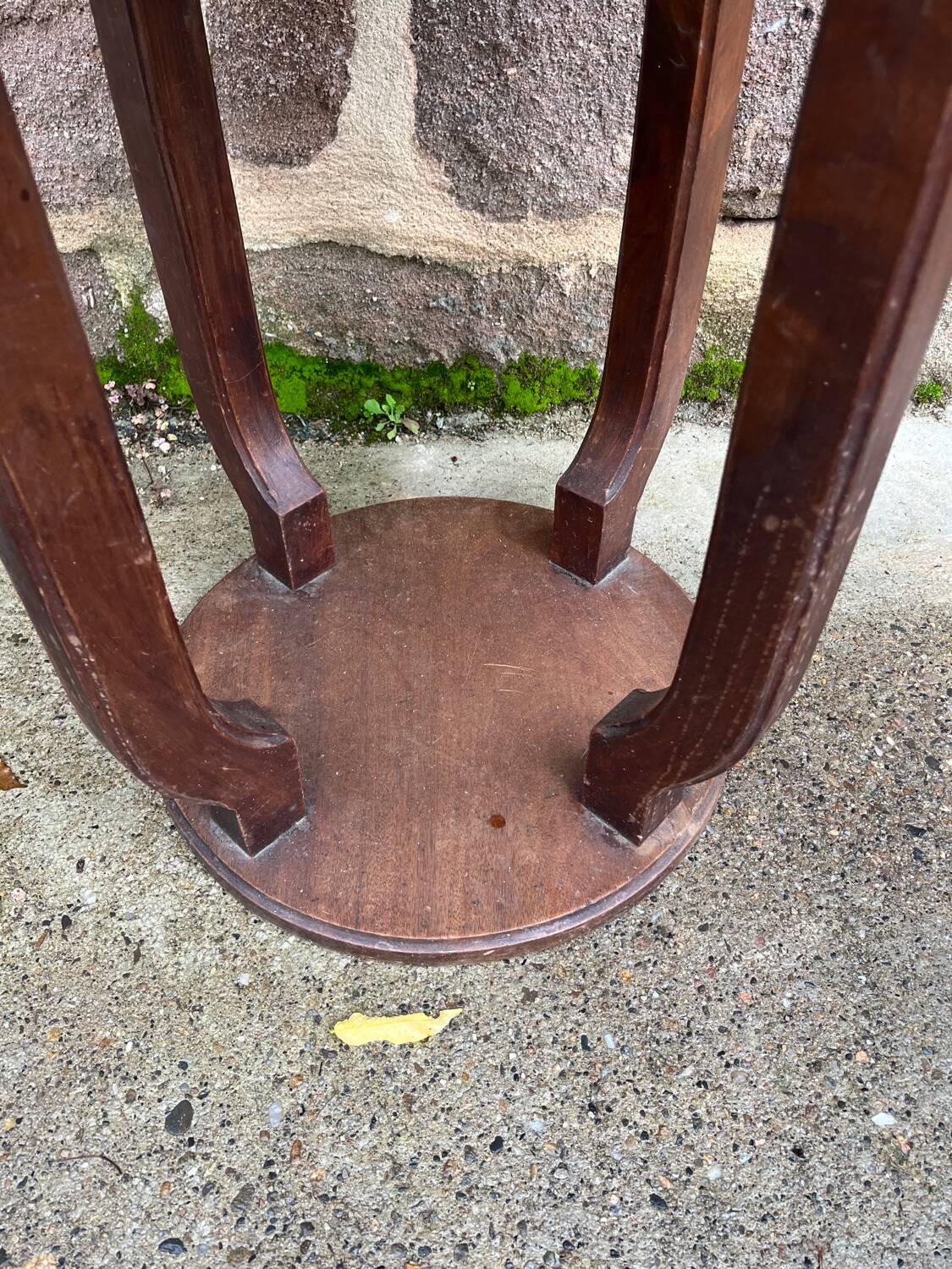 Art deco pedestal table