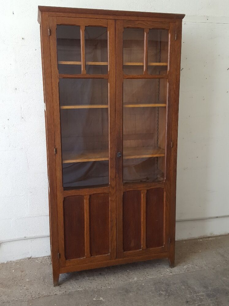 Showcase cabinet