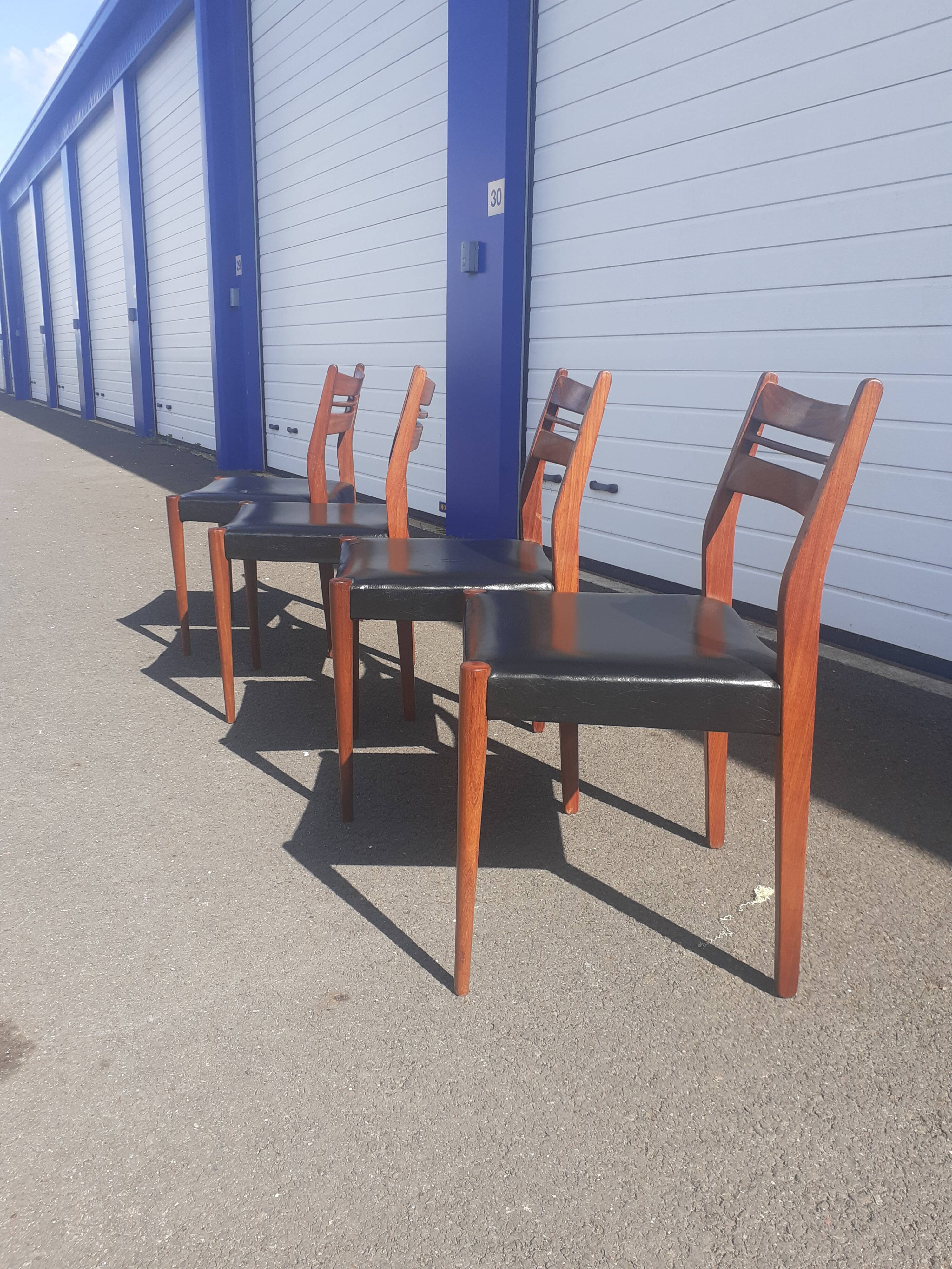 Scandinavian chairs in teak and black skaï.
