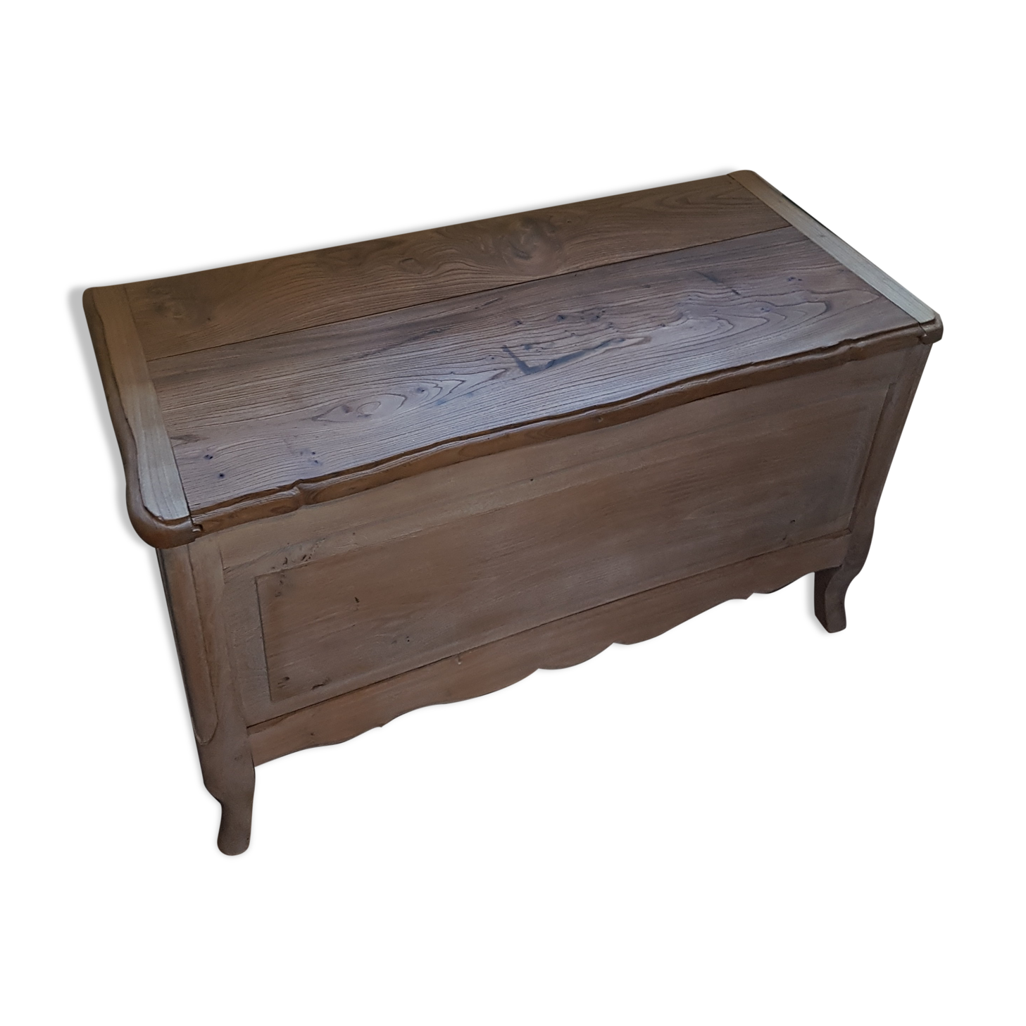 Raw wood/white chest