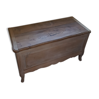 Raw wood/white chest