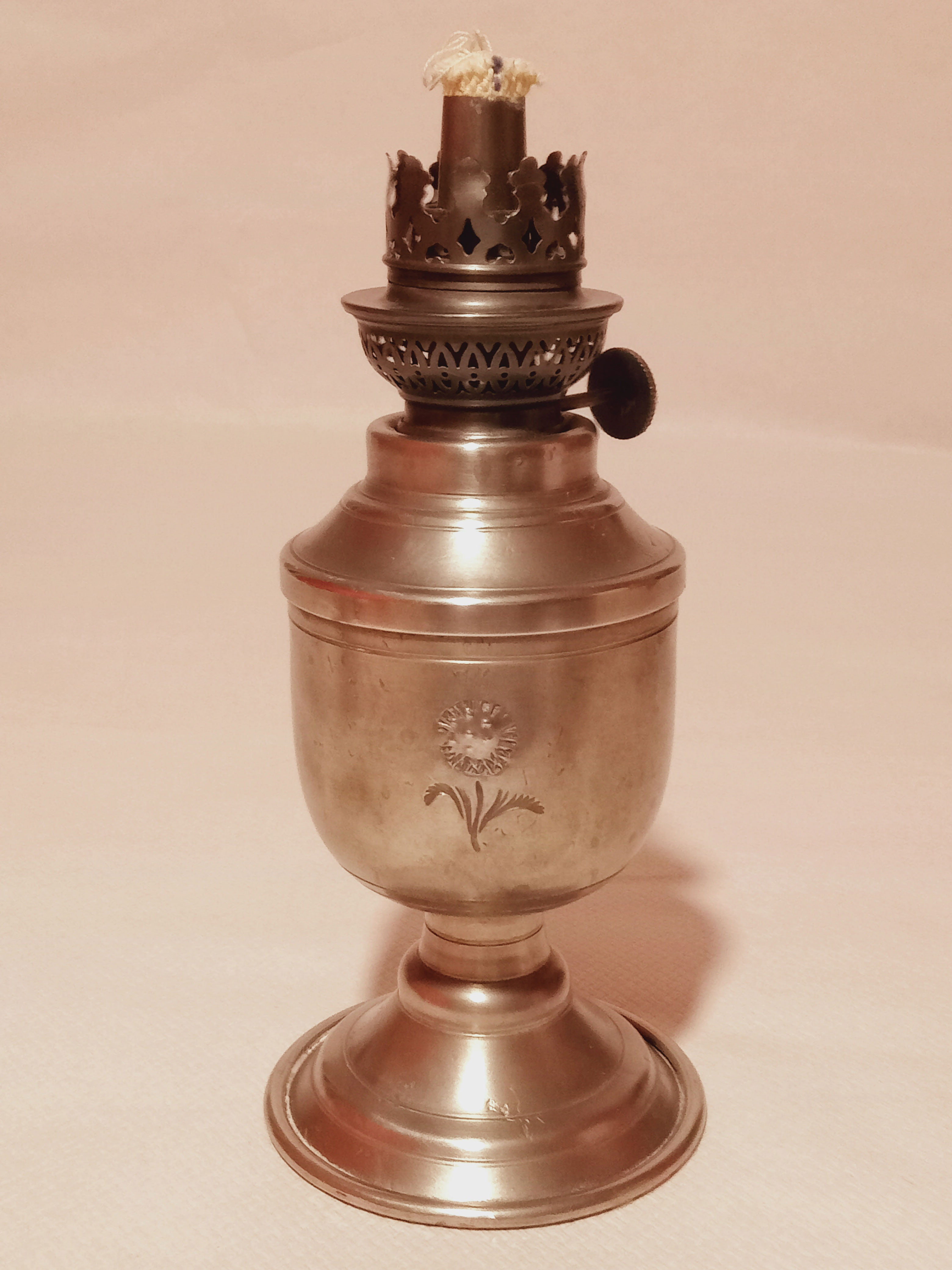 Tin kerosene lamp