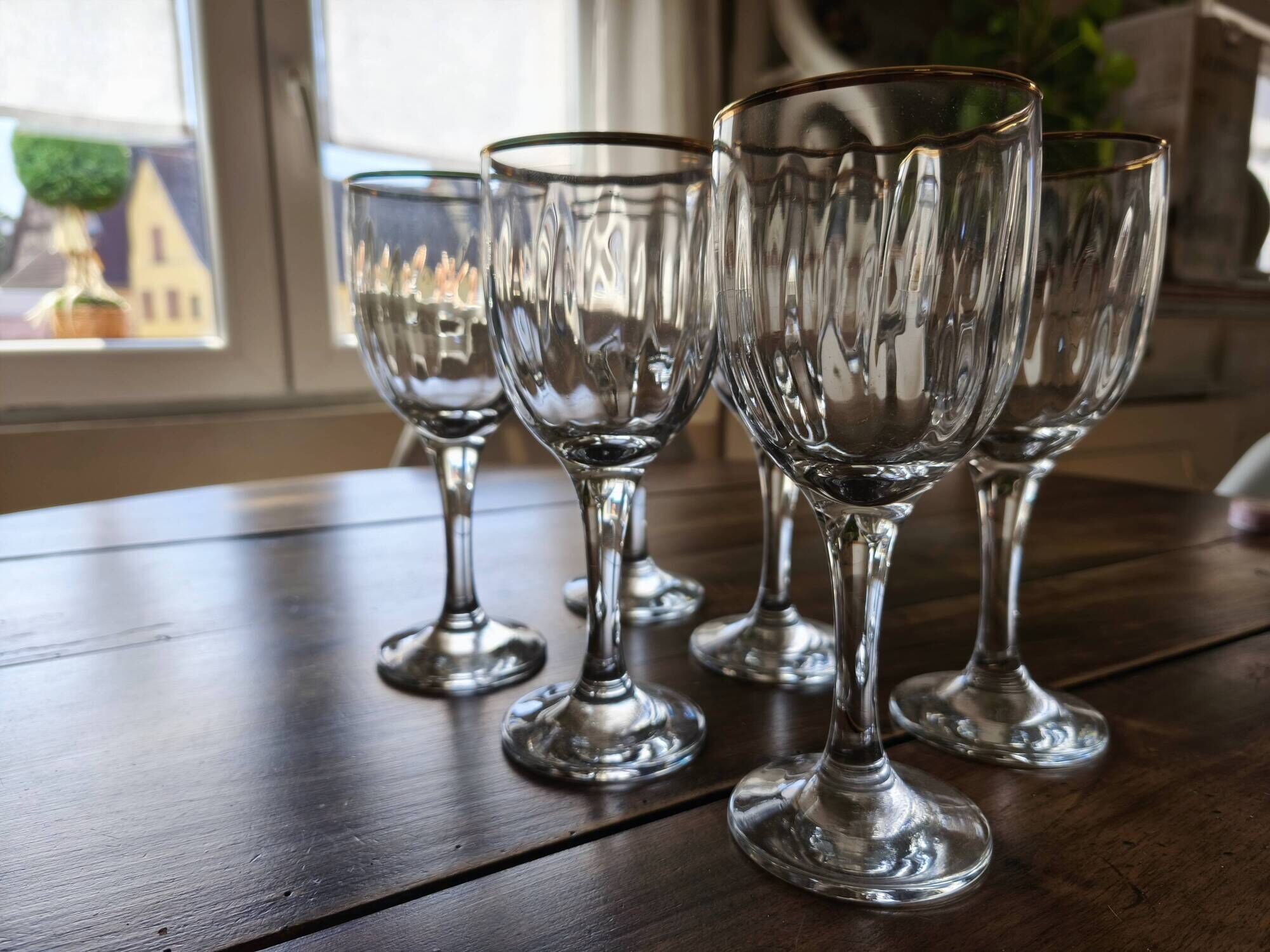 Set of 6 vintage red wine glasses with scrolled drinking rim and gold rim