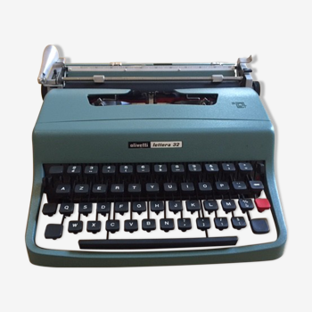 Machine à écrire Olivetti modèle "Lettera 32"