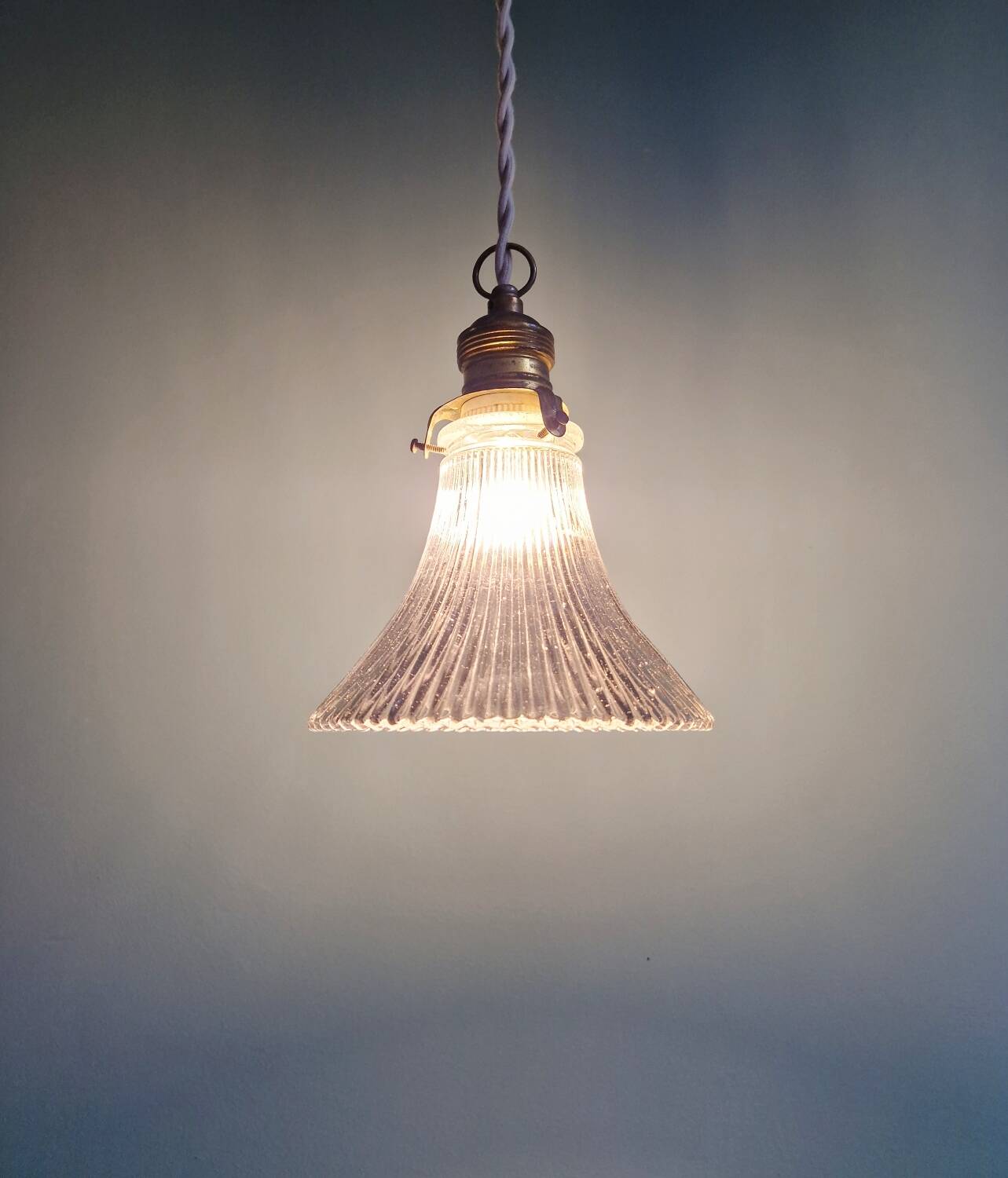 Suspension/baladeuse Art Déco en verre transparent rainuré, 1920-30 