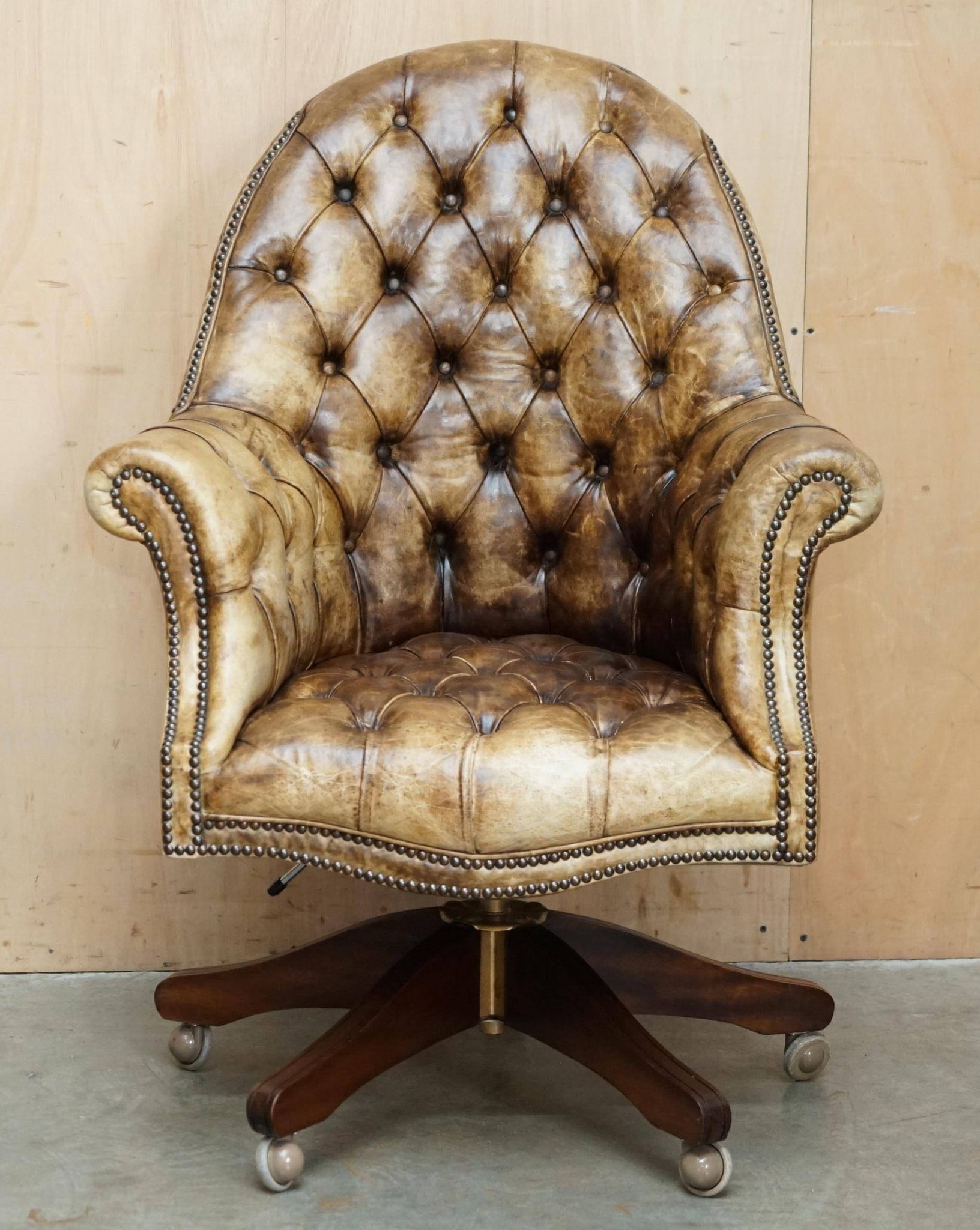 Chesterfield executive armchair in aniline leather