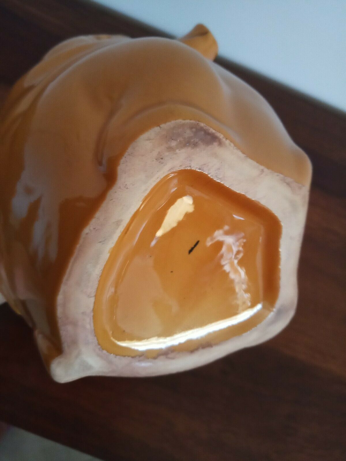 Anthropomorphic pitcher in dabbling