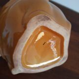 Anthropomorphic pitcher in dabbling