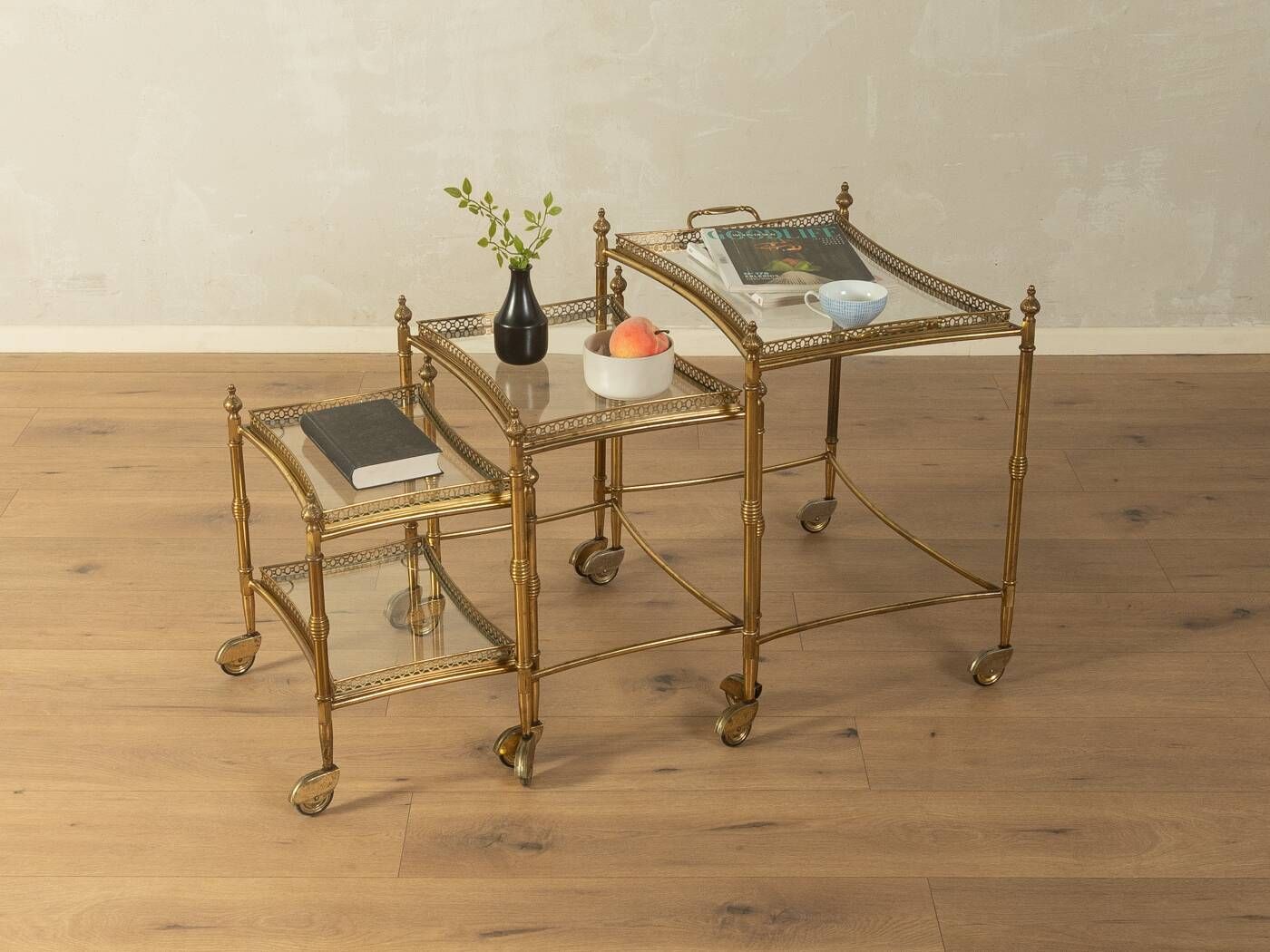 Set of 3 vintage Hollywood Regency nesting tables with brass frame and glass tops (1960s)