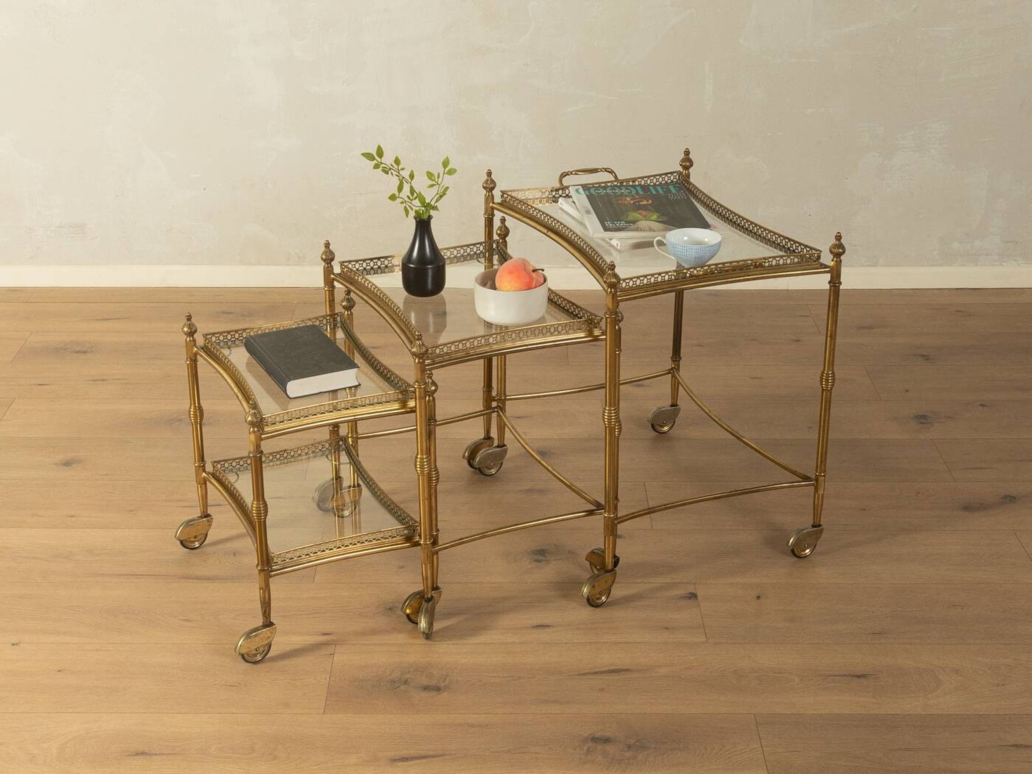 Set of 3 vintage Hollywood Regency nesting tables with brass frame and glass tops (1960s)