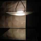 Glass saucer suspension on wire structure