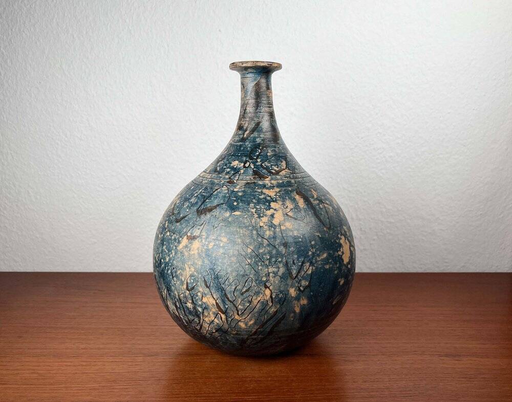 Brutalist mid-century studio pottery vase by Gerhard Liebenthron, 1975.