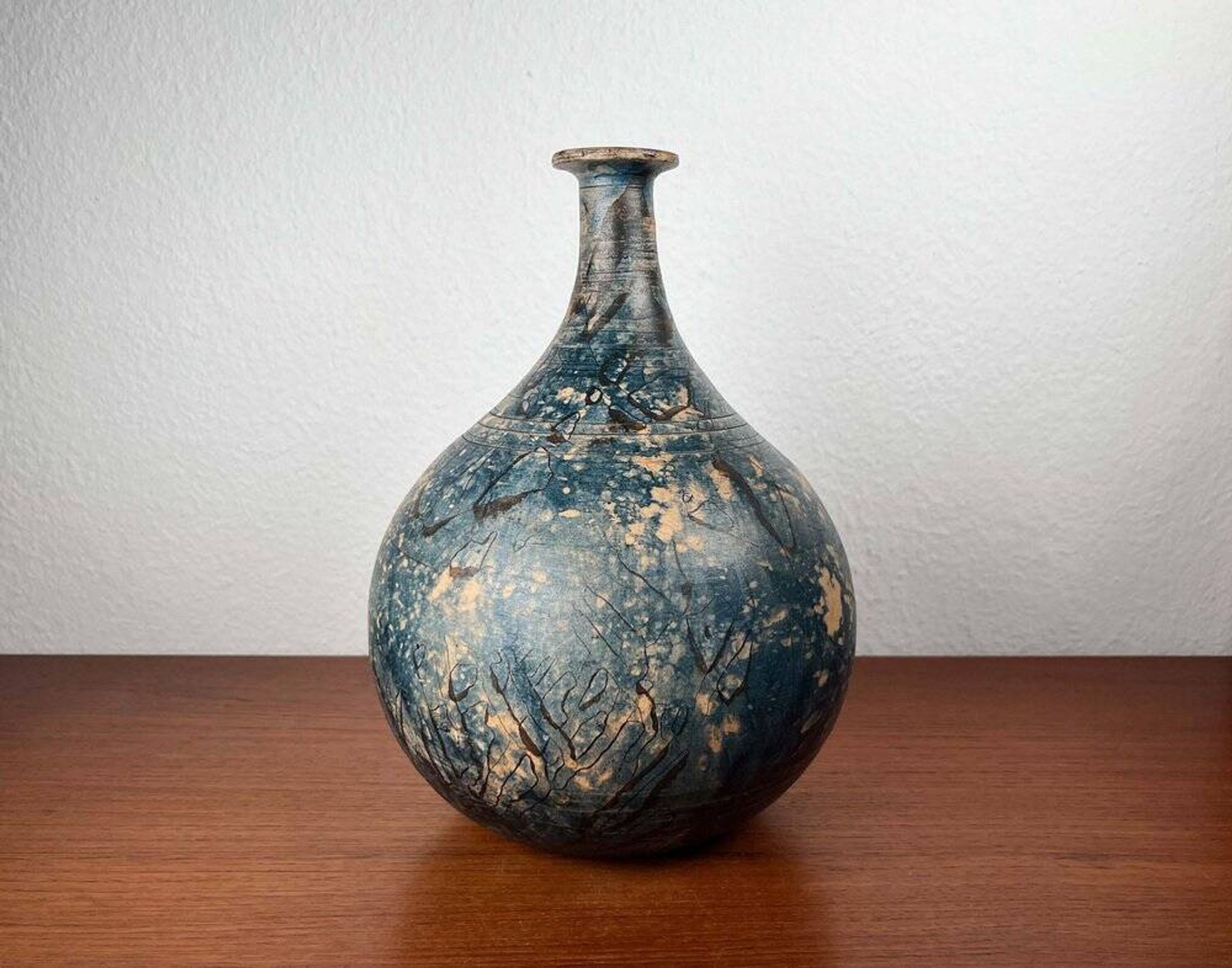 Vase de poterie de studio allemand brutaliste du milieu du siècle par Gerhard Liebenthron, 1975