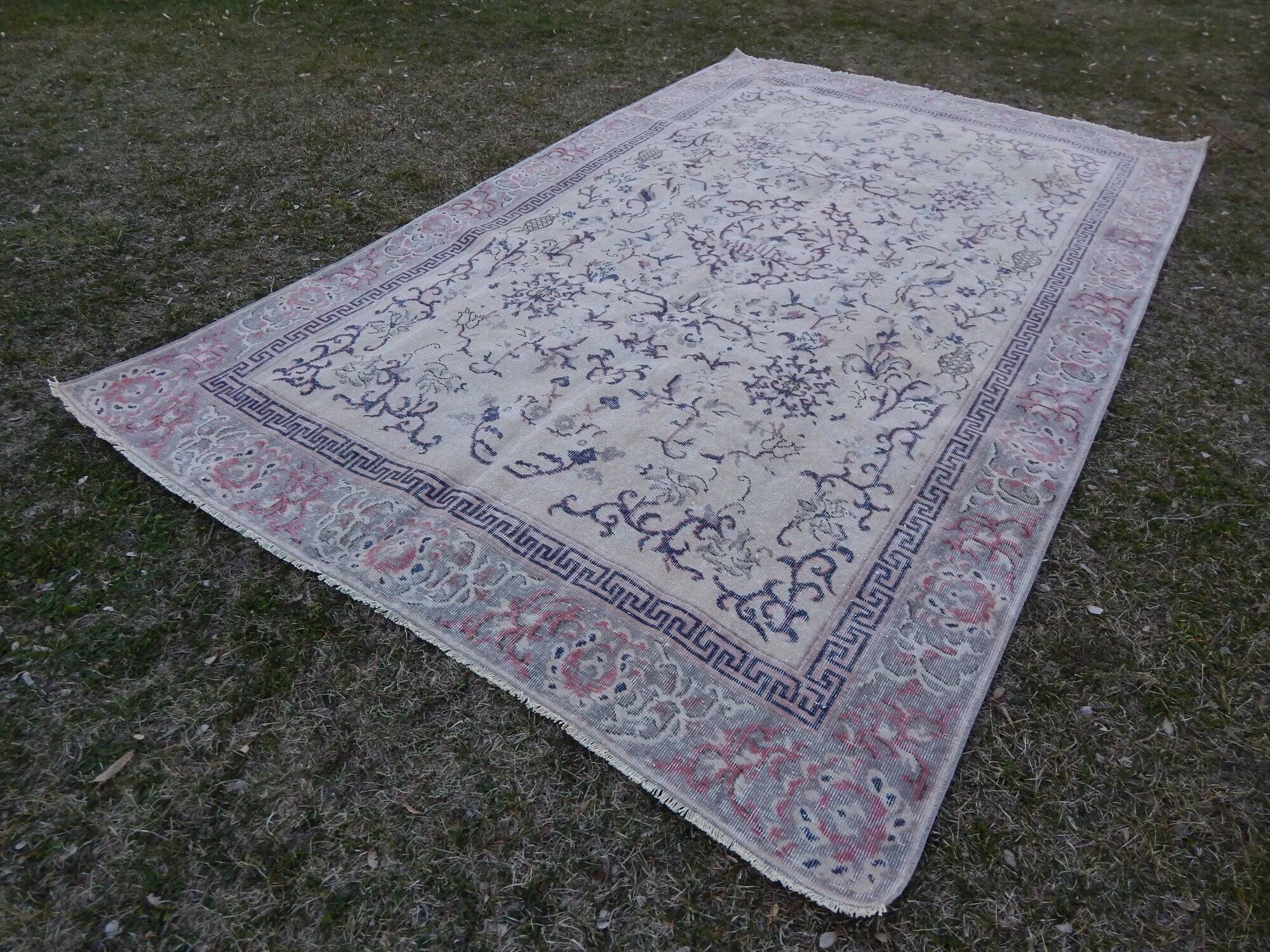 Vintage handmade Turkish rug 200x320 cm