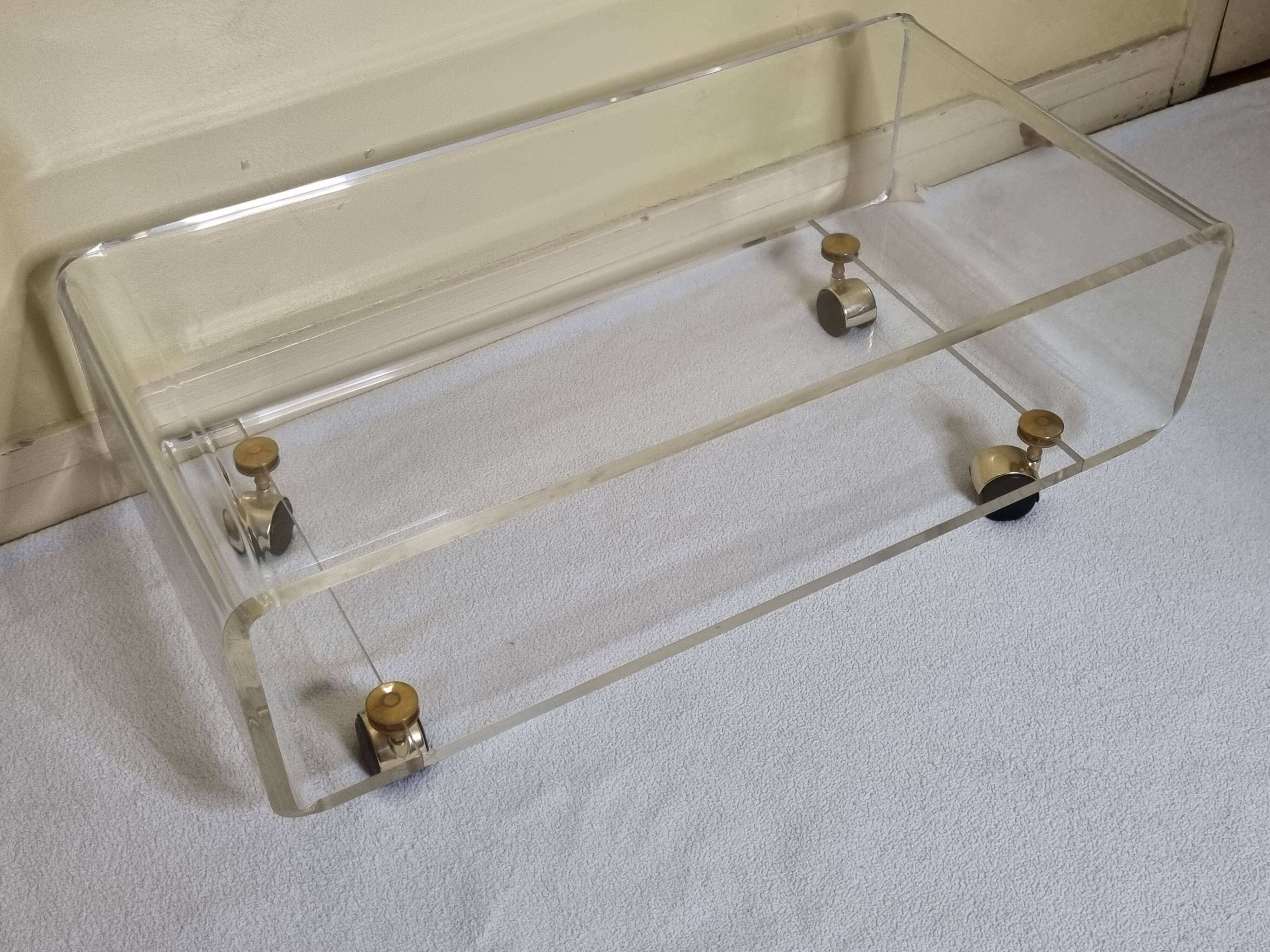 David Lange coffee table on wheels for Roche Bobois in plexiglass from the 1980s