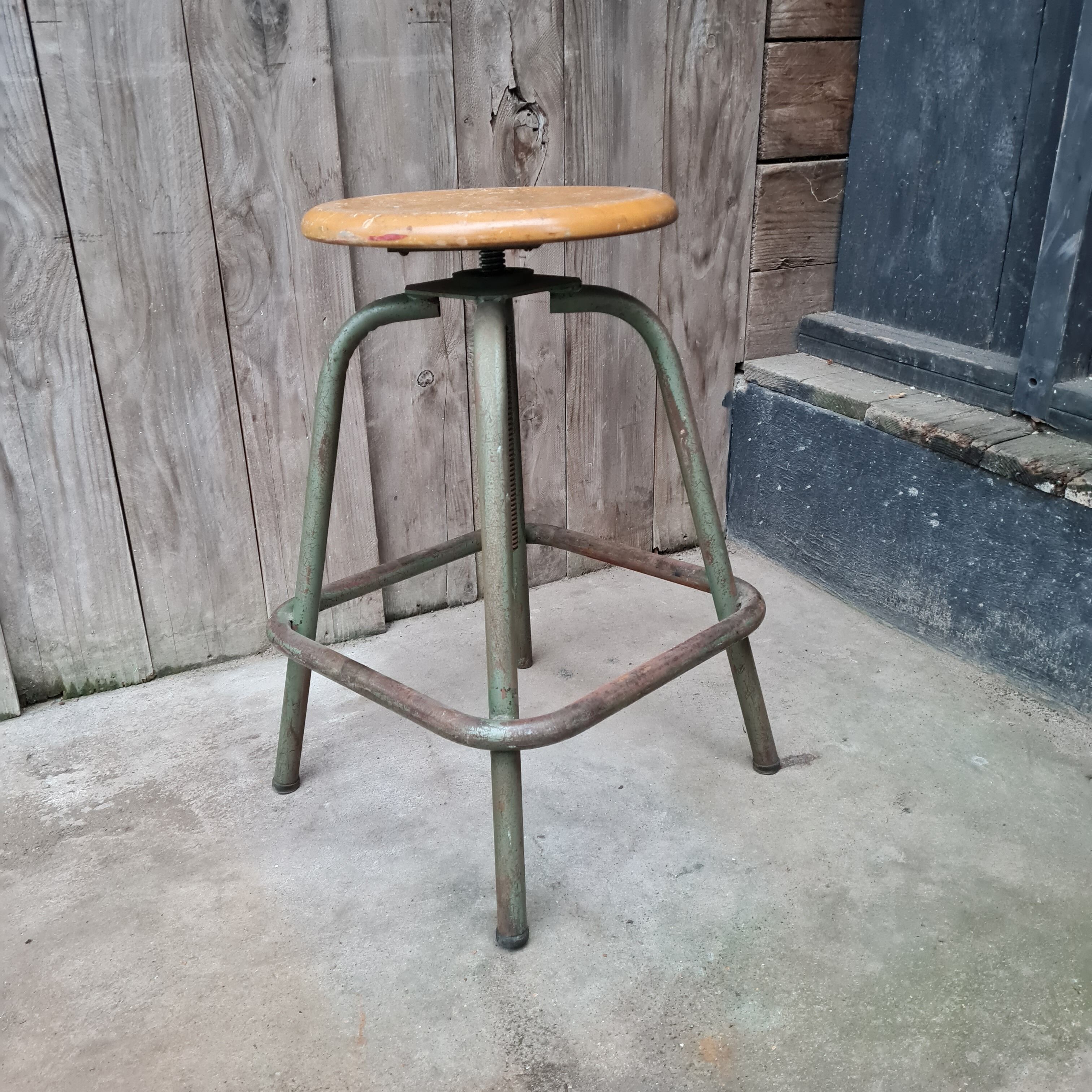 Workshop stool