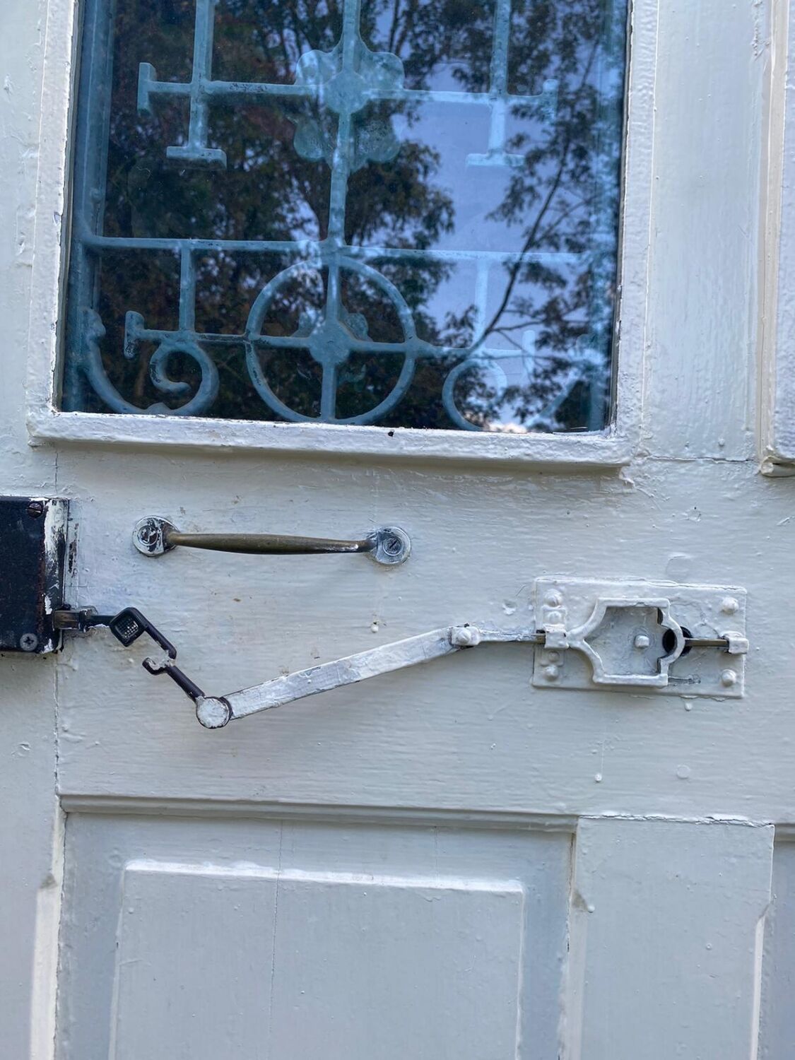 Entrance door in solid oak, cast iron grille, 1930s