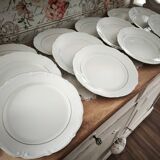 12 flat plates in porcelain with double gold rim.