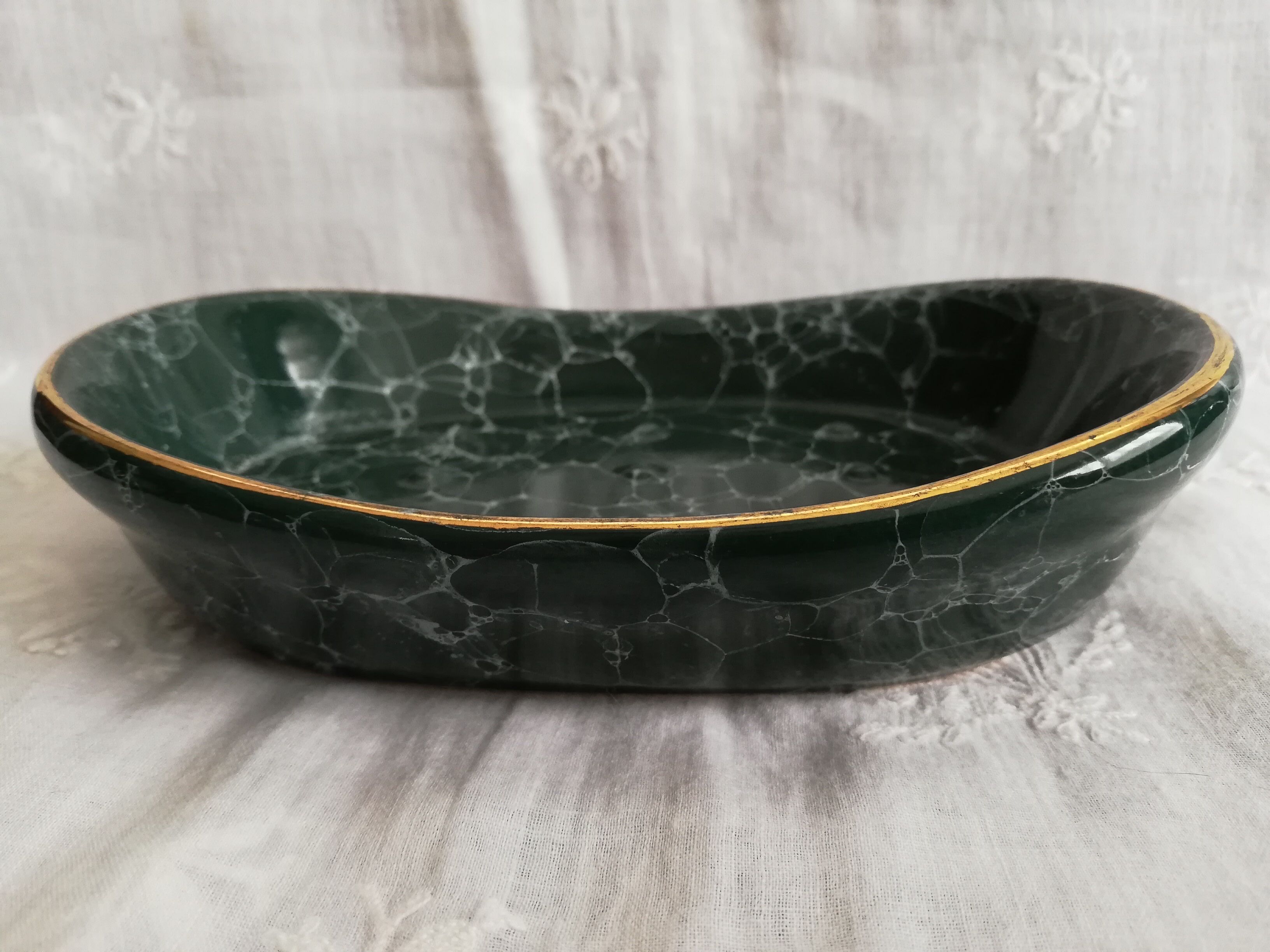 Marbled ceramic soap holder