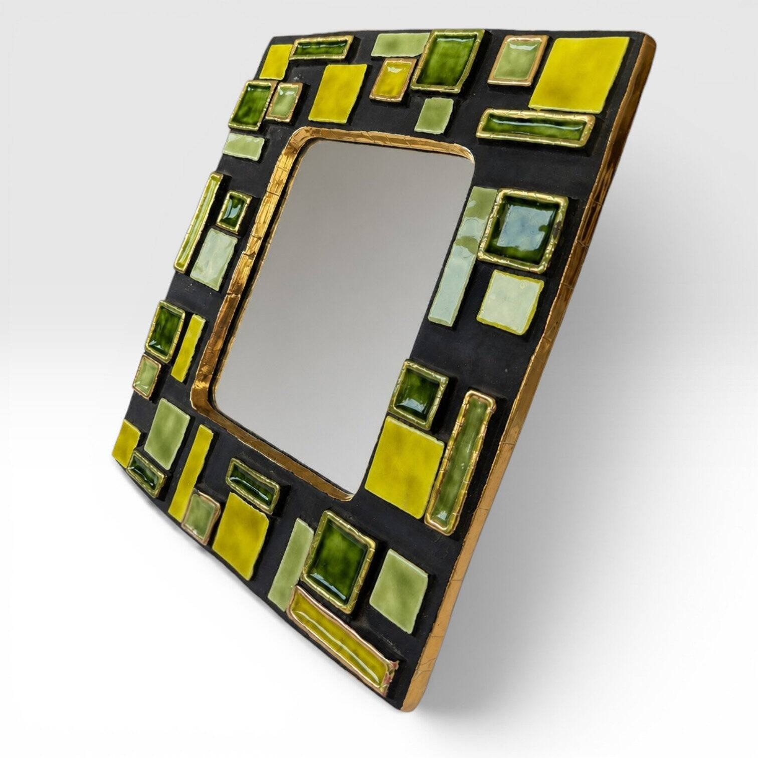 Mithé Espelt, miroir mural à cabochons géométriques