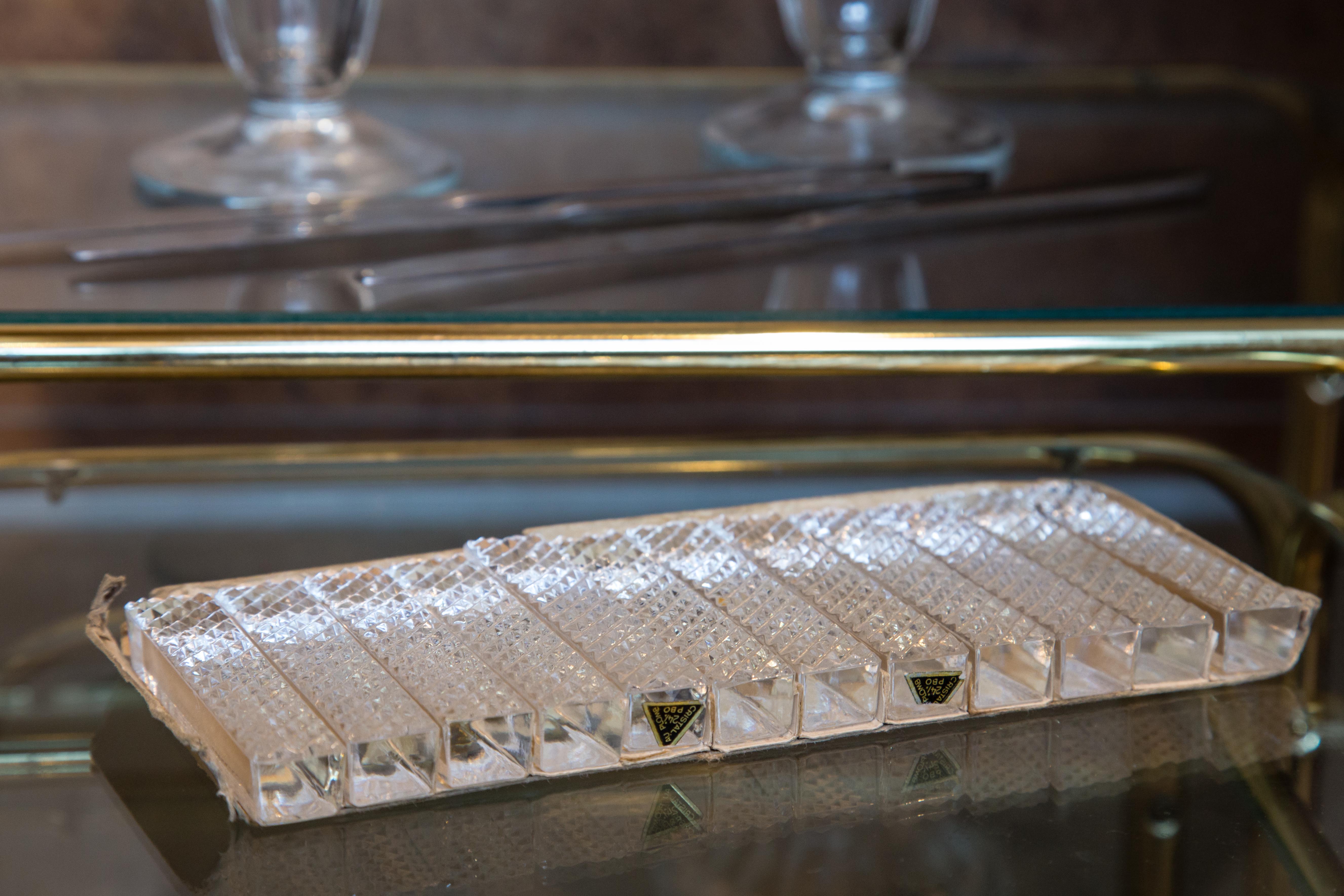 Crystal knife holder