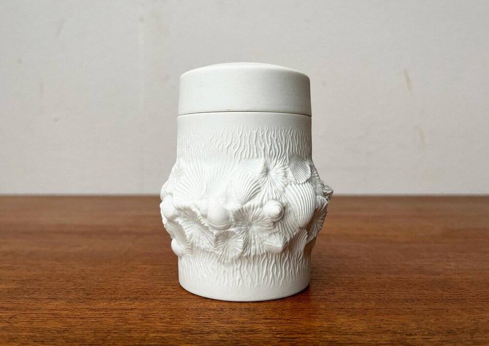 German mid-century white porcelain box with lid and shell motif by Kaiser, 1960s.