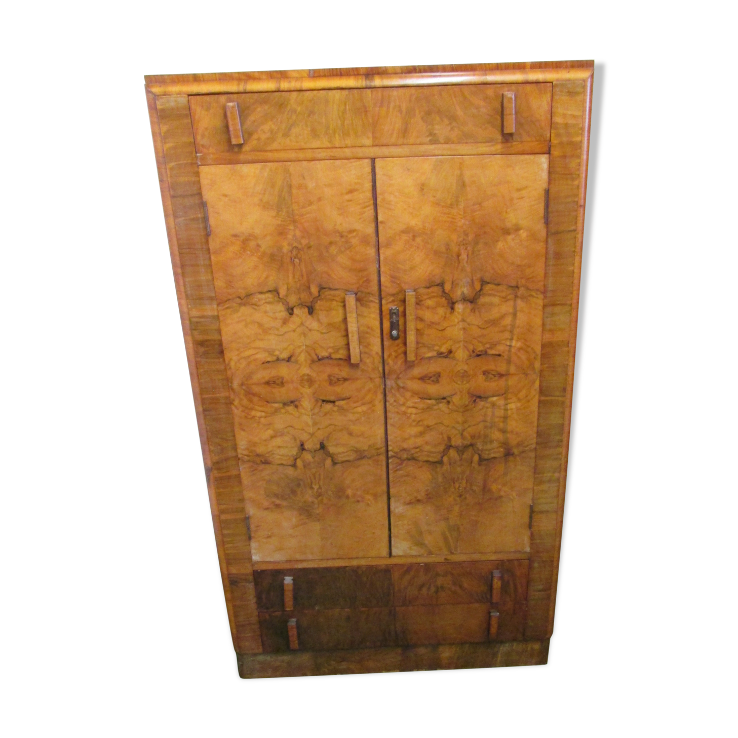 Armoire Art déco en noyer