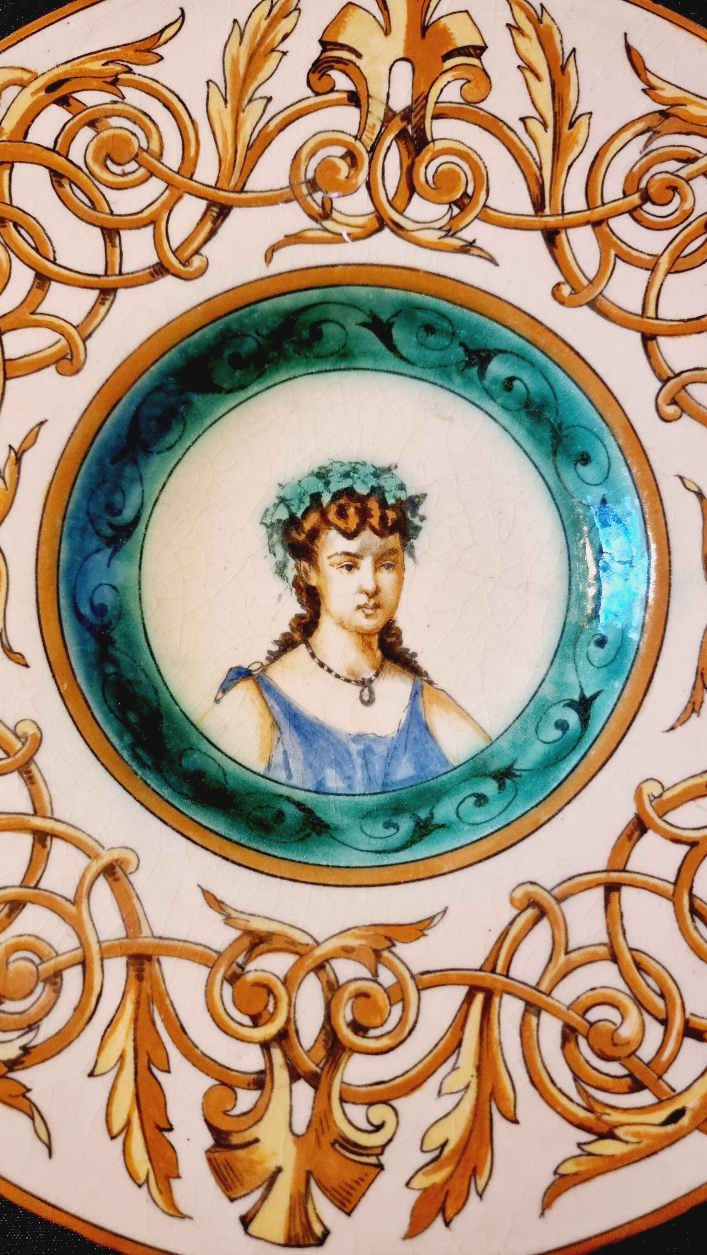 Italian faience plate with a female portrait decoration, Renaissance style.