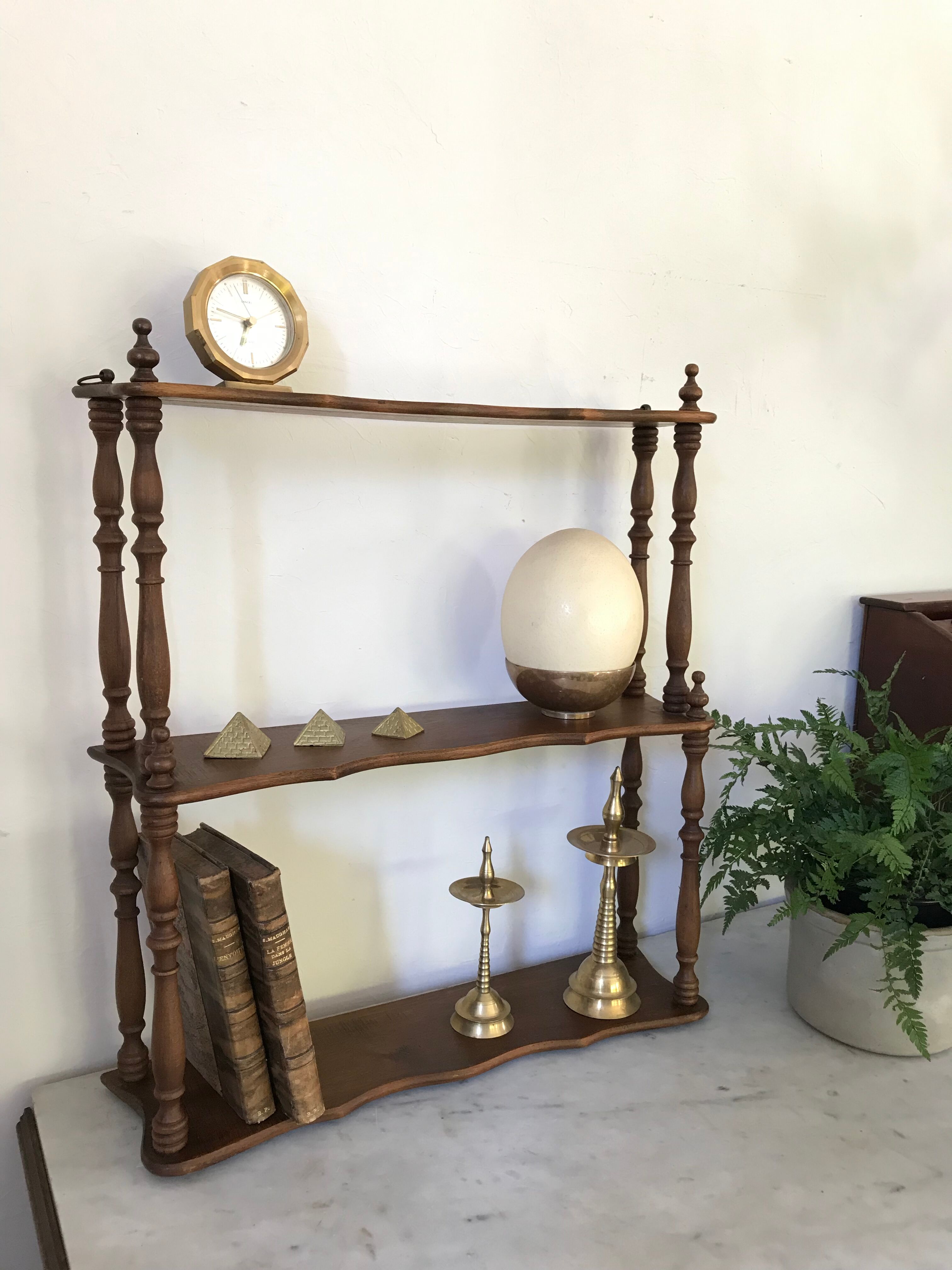 Wooden shelf turned at the end of the 19th century