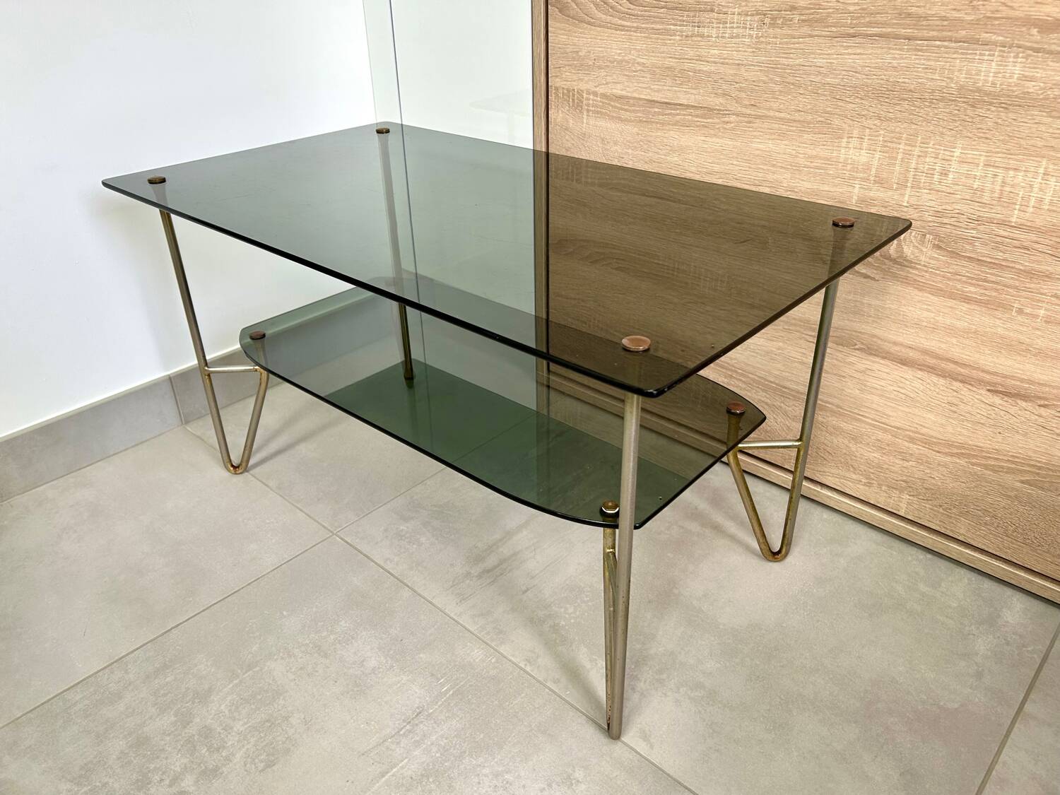 1975 glass coffee table with 2 tops, good condition