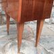 Table de chevet en bois vernis en placage