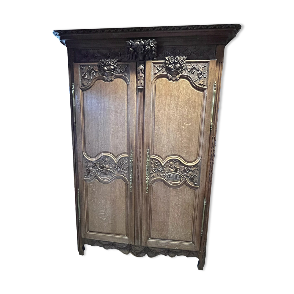Armoire normande en chêne massif et sculptée , époque XIXe siècle Selency