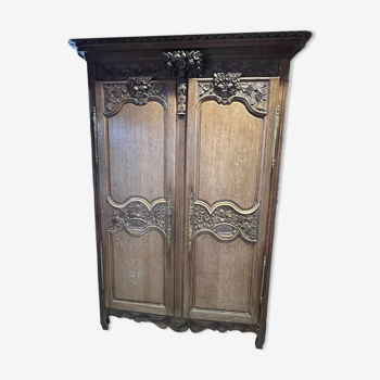 Norman wardrobe in solid oak and carved, nineteenth century