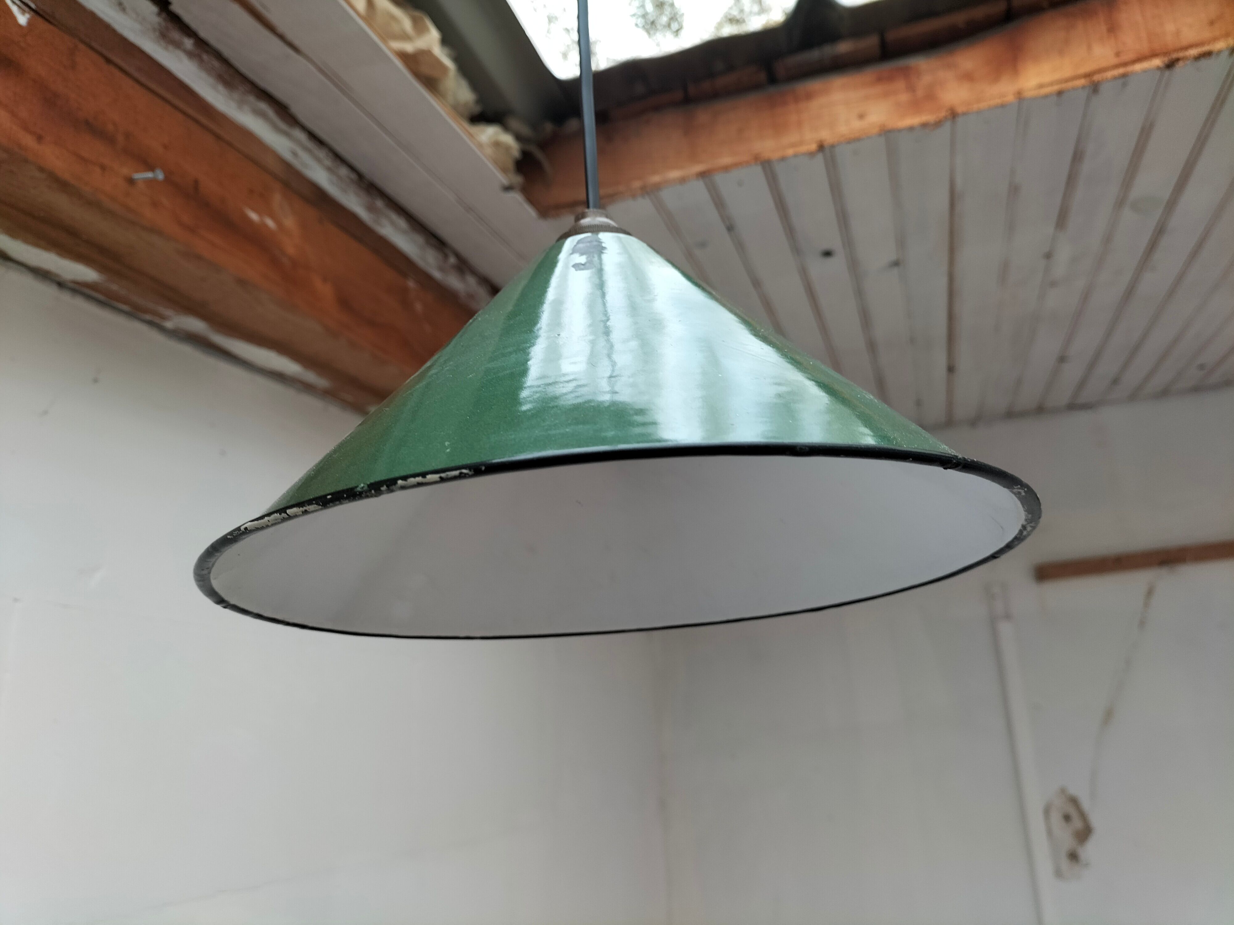 Industrial enamelled lamp