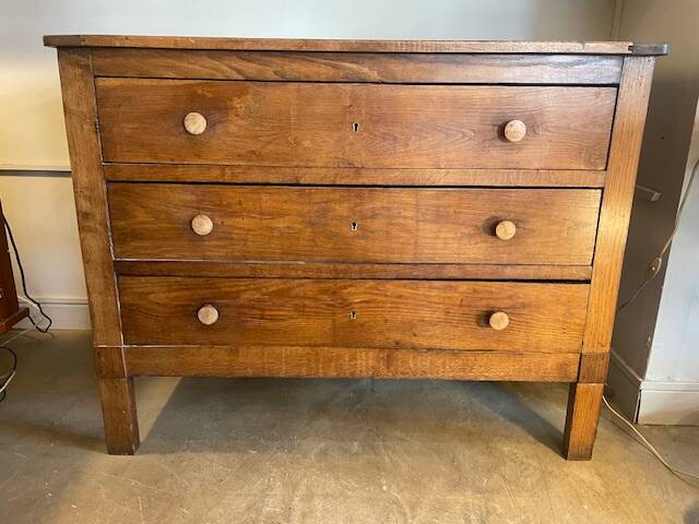 Oak chest of drawers