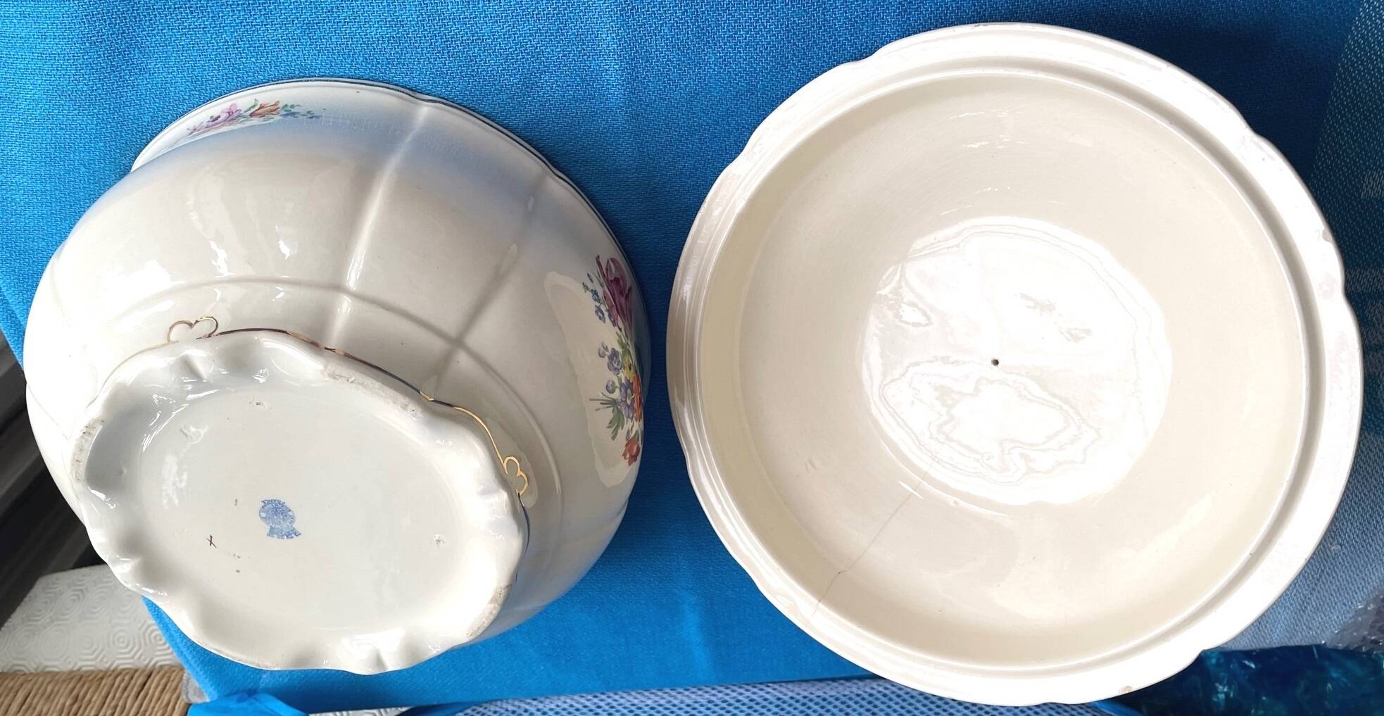 Soupière ancienne Badonviller – demi-porcelaine ivoire, fleurs et dorure