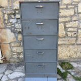 Metal workshop furniture with valves