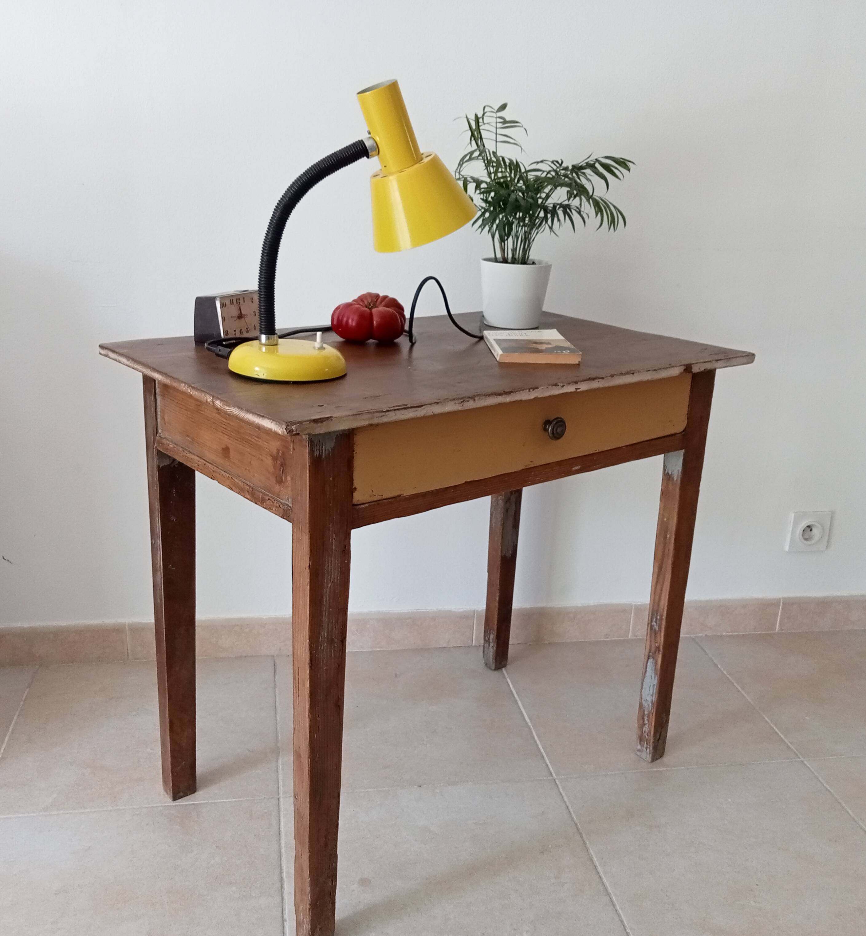 Vintage 1970s articulated desk lamp