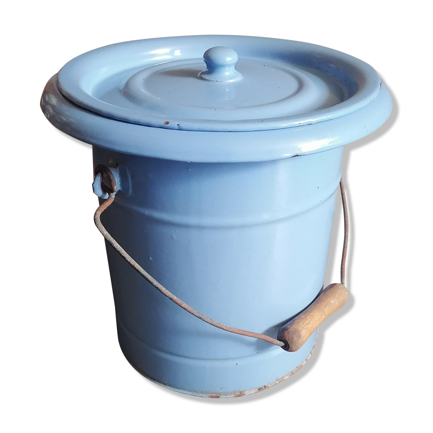 Bucket of ease 1900 enamelled chamber pot