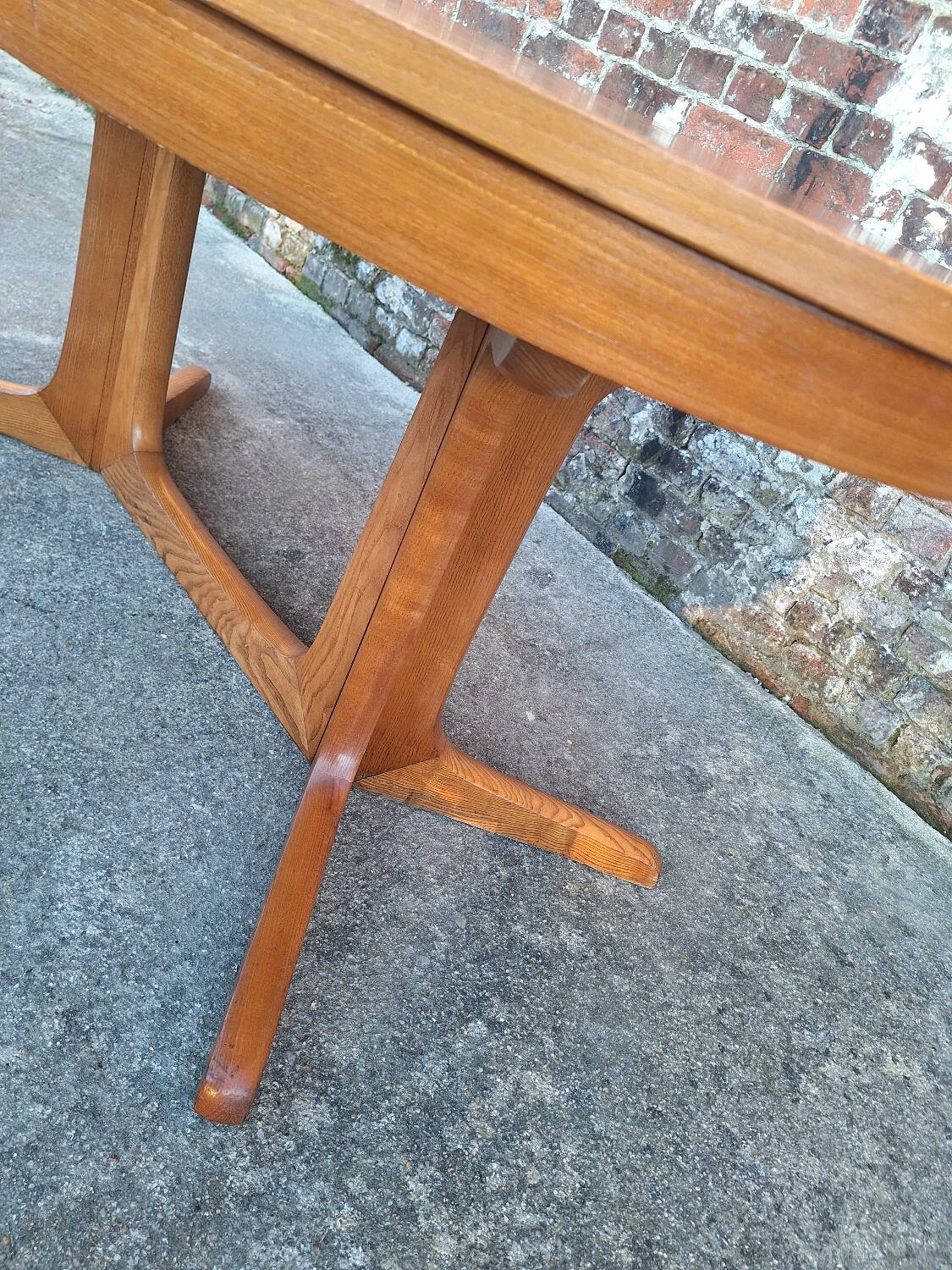 Large vintage extendable oval Baumann table, antique furniture for 6/12 covers.